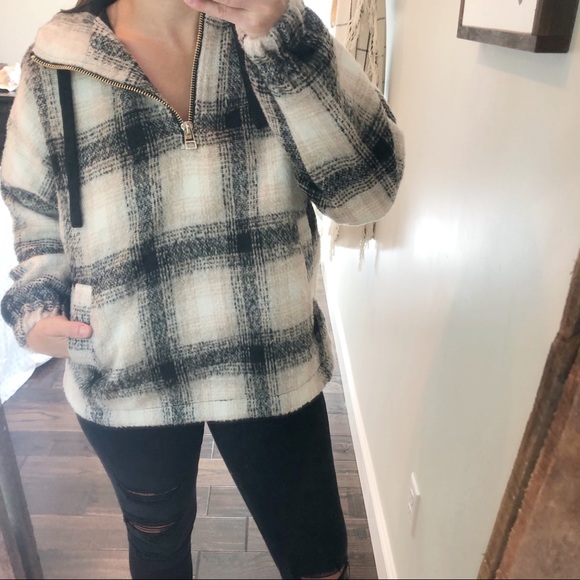 Forever 21 Jackets & Blazers - Forever 21 Plaid Flannel hooded sweatshirt jacket